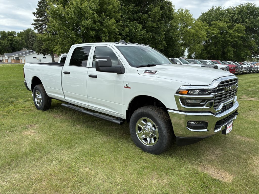 2026 Ram 3500 TRADESMAN CREW CAB 4X4 8' BOX Pickup