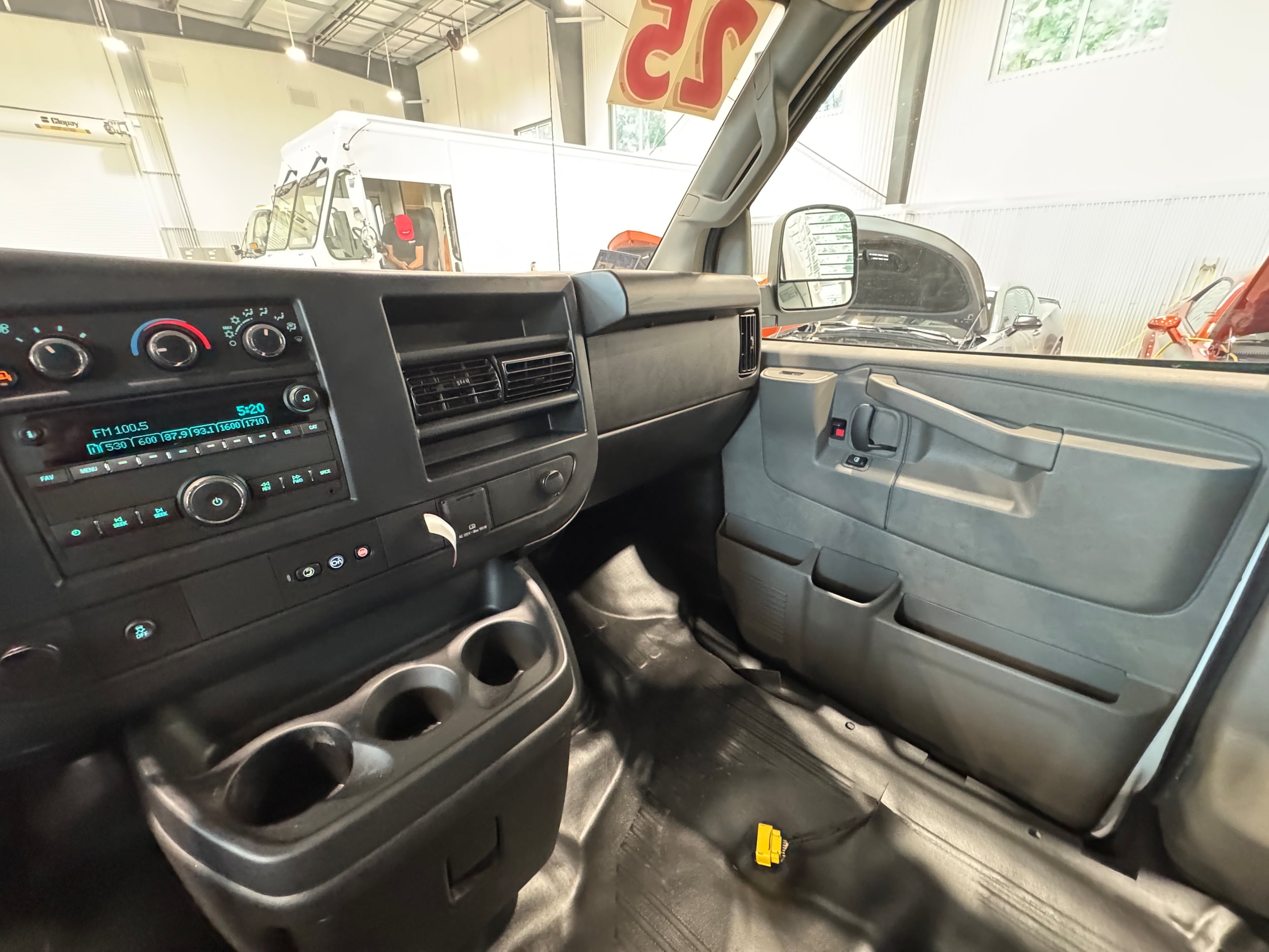 2025 Chevrolet Express Cargo Work Van - Photo 14