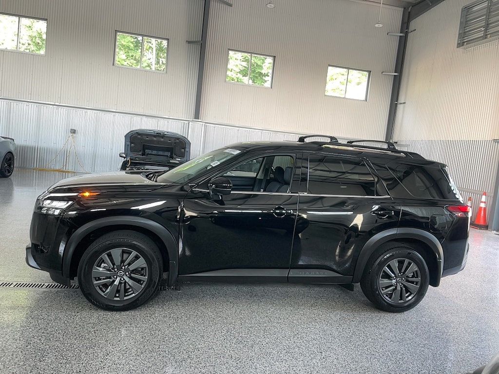 Used 2024 Nissan Pathfinder SV PREMIUM 4X4 SUV
