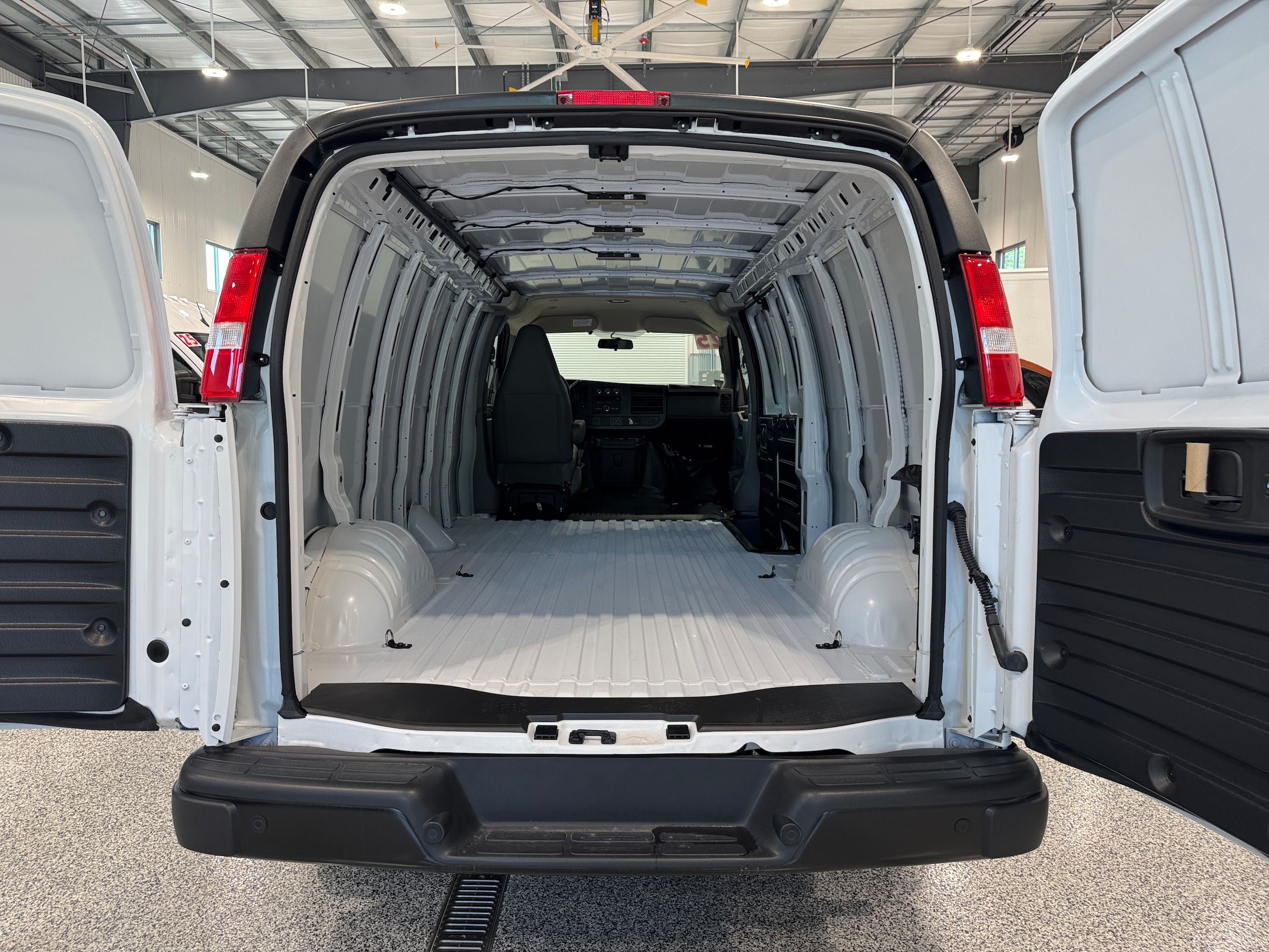 2025 Chevrolet Express Cargo Work Van - Photo 7