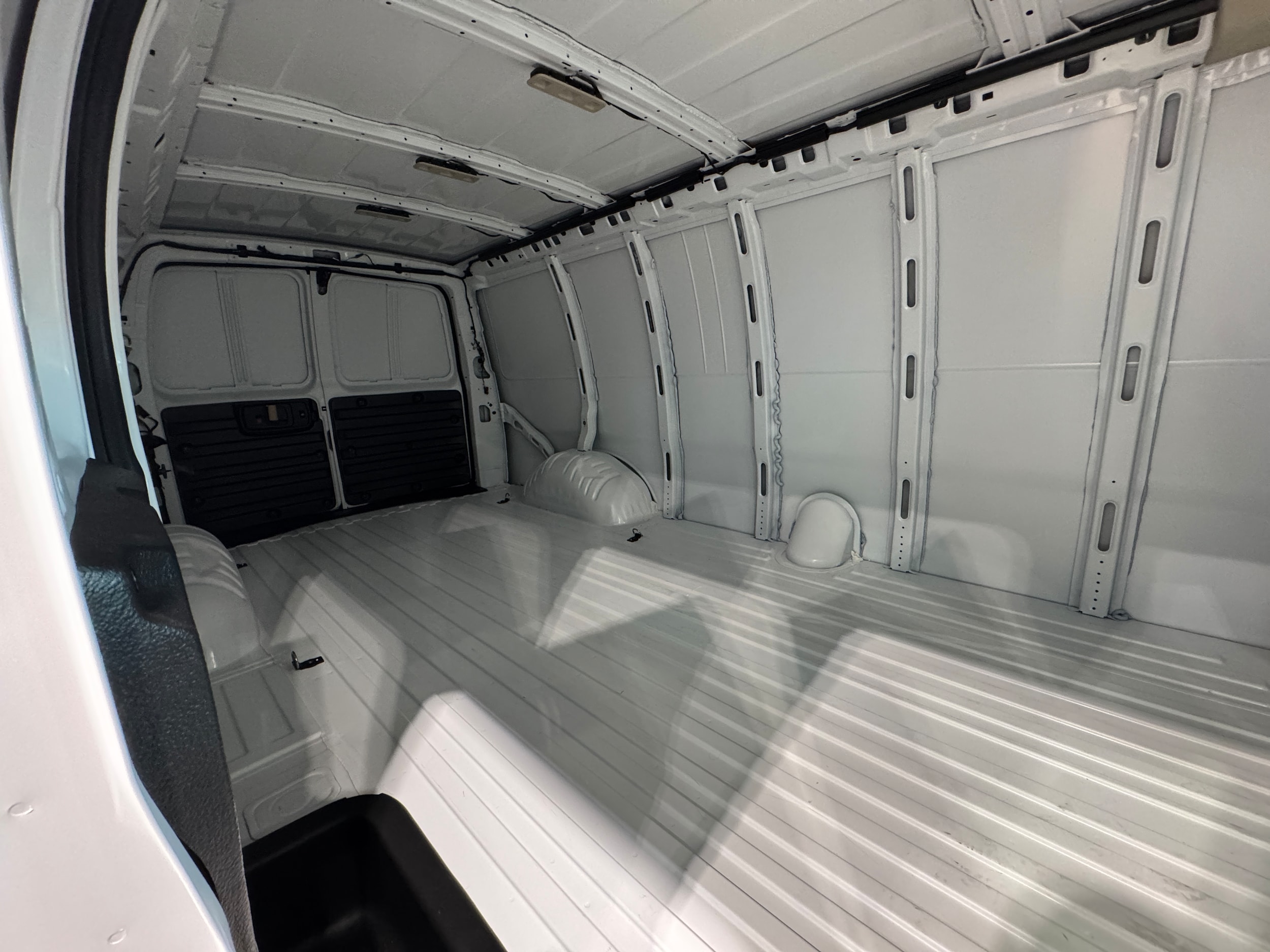 2025 Chevrolet Express Cargo Work Van - Photo 8