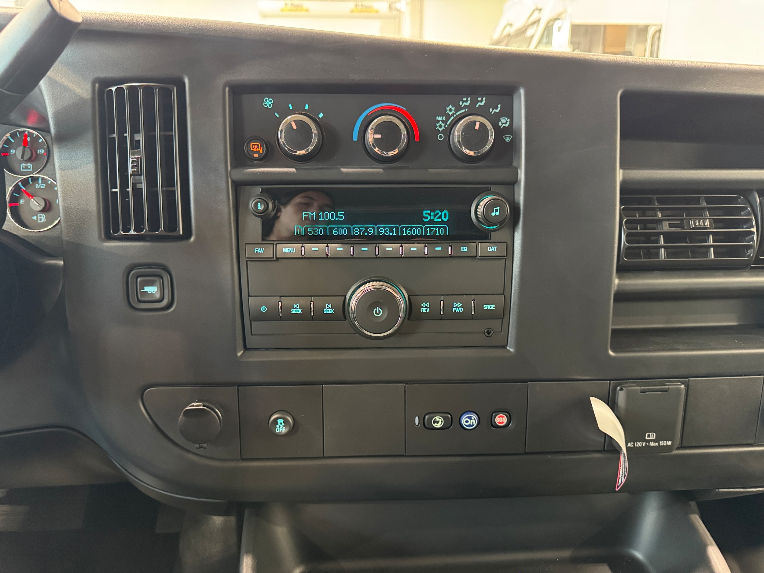 2025 Chevrolet Express Cargo Work Van - Photo 12