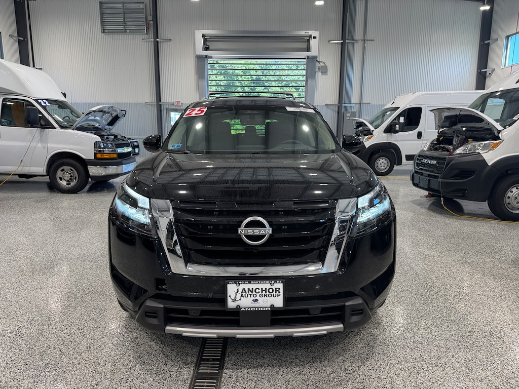 Used 2025 Nissan Pathfinder PLATINUM 4X4 SUV