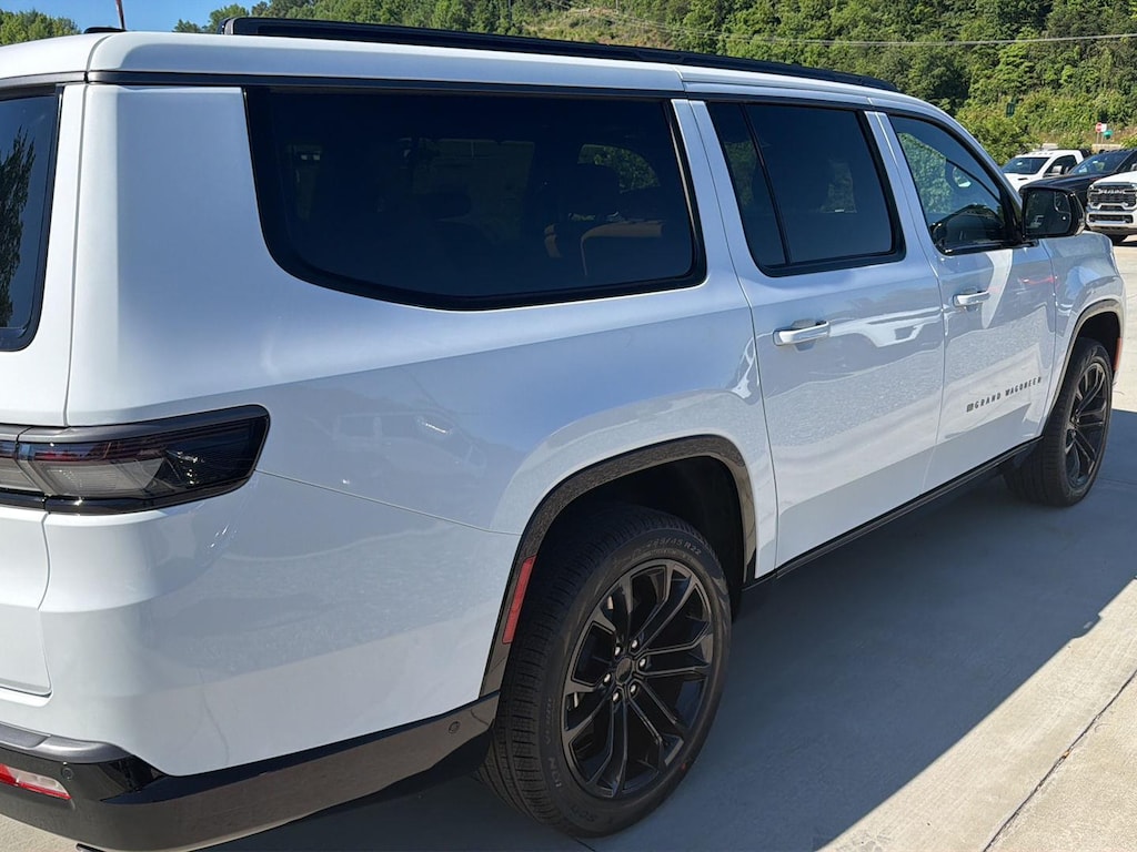 New 2026 Jeep Grand Wagoneer L Summit Reserve Sport Utility