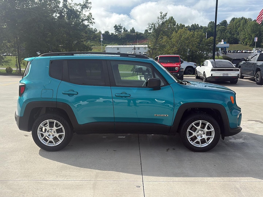 Used 2022 Jeep Renegade Latitude SUV