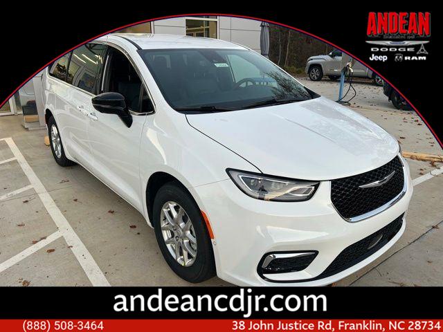 New 2026 Chrysler Pacifica Select Passenger Van