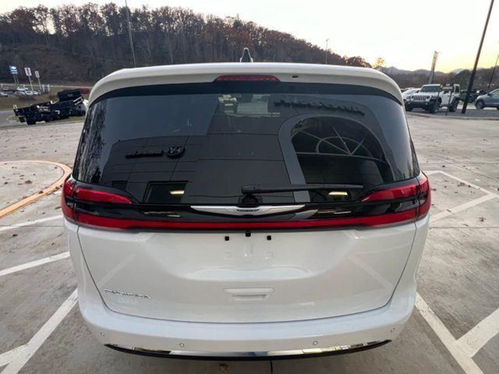 New 2026 Chrysler Pacifica Select Passenger Van