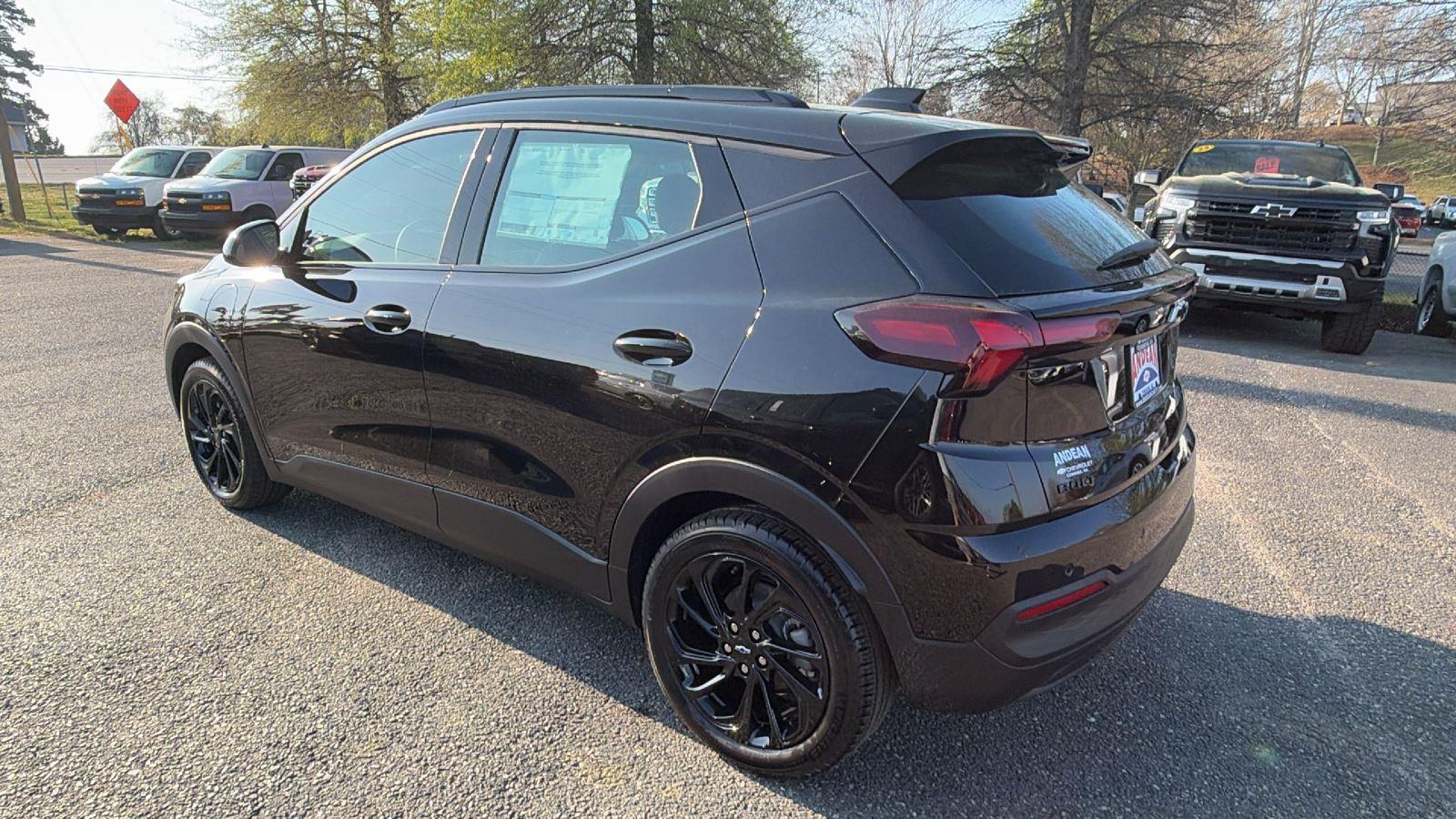 2027 Chevrolet Bolt RS - Photo 7
