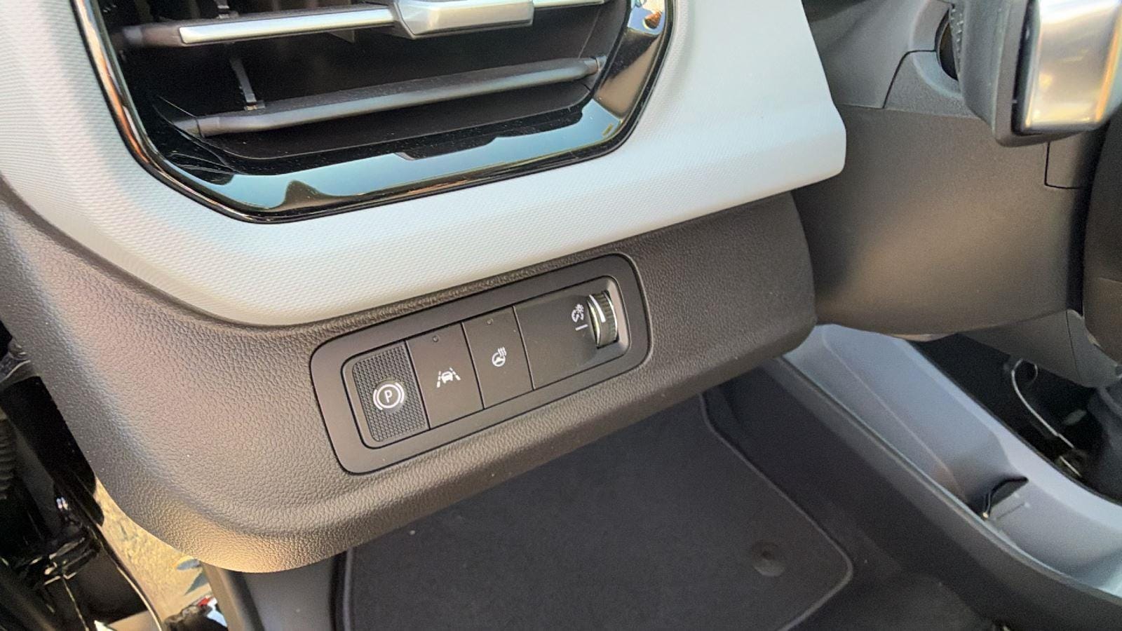 2027 Chevrolet Bolt RS - Photo 18
