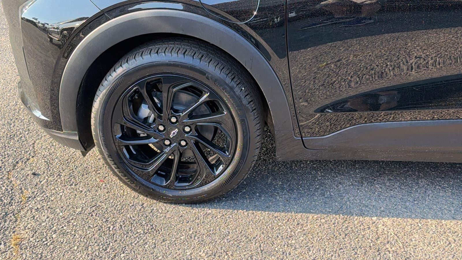 2027 Chevrolet Bolt RS - Photo 9