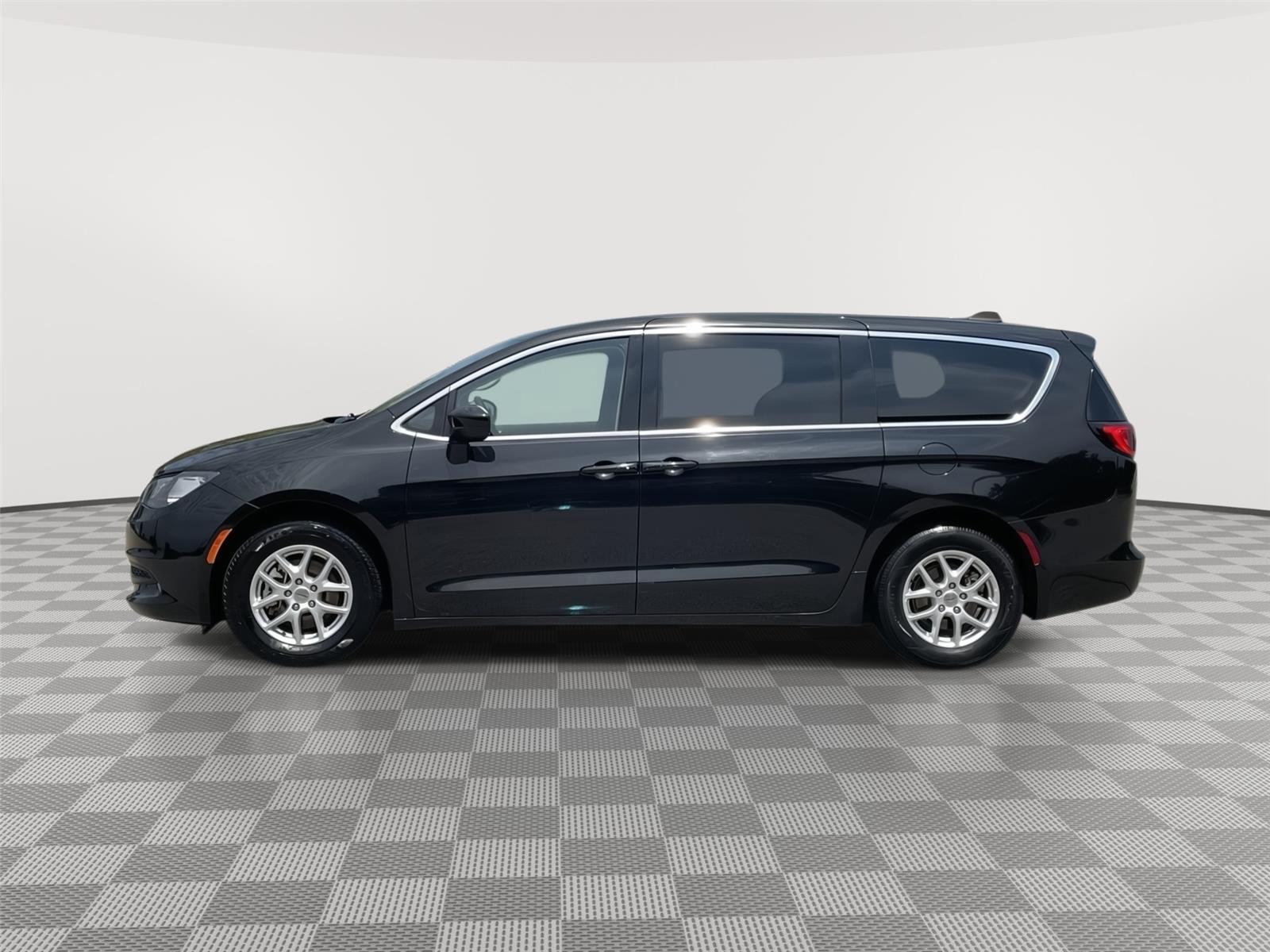 Used 2022 Chrysler Voyager LX Van Passenger Van