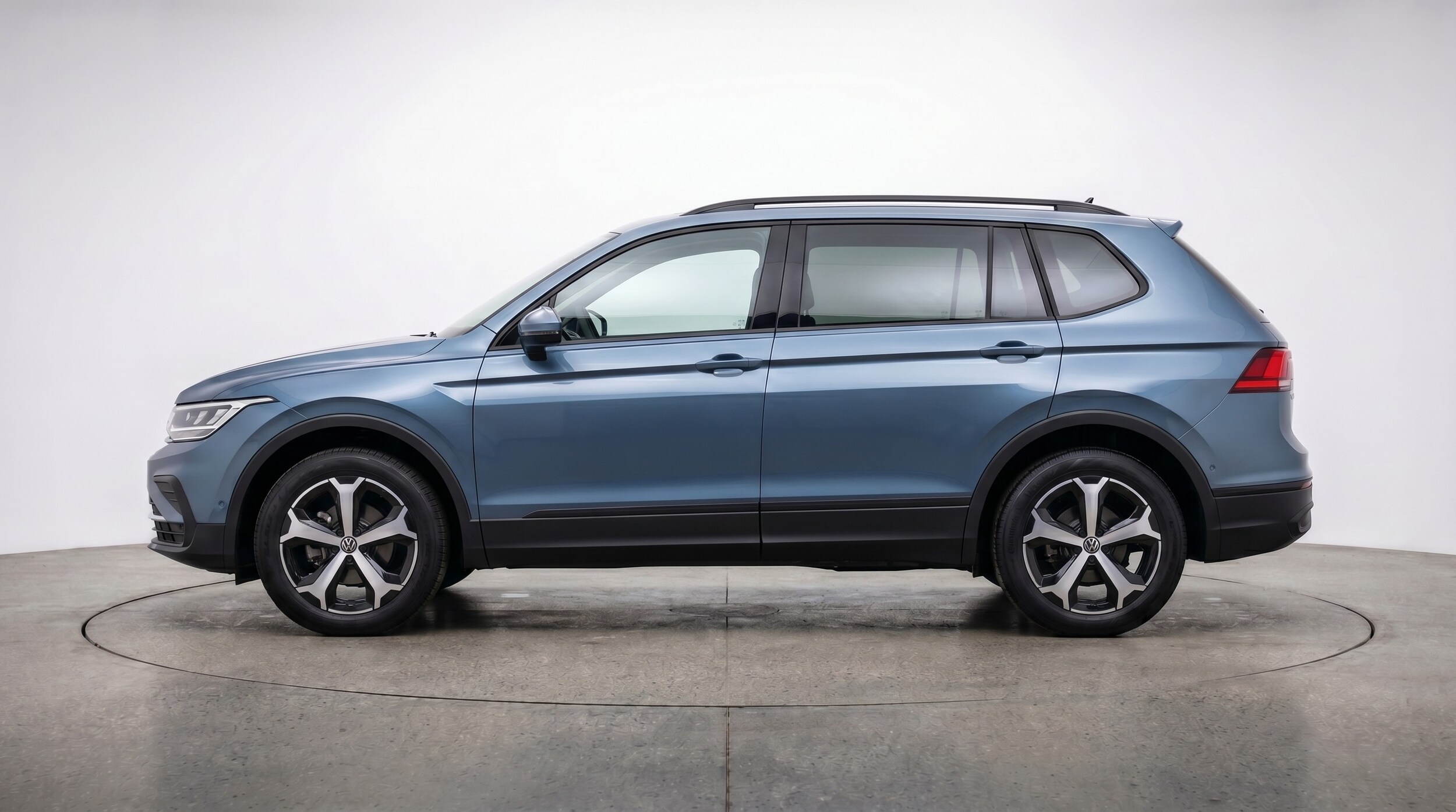 Thumbnail: 2026 Volkswagen Tiguan - 4