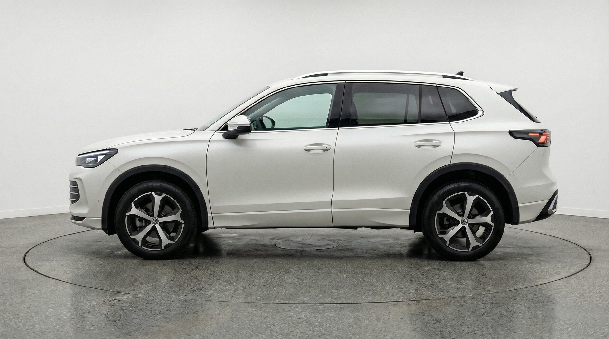 Thumbnail: 2026 Volkswagen Tiguan - 4