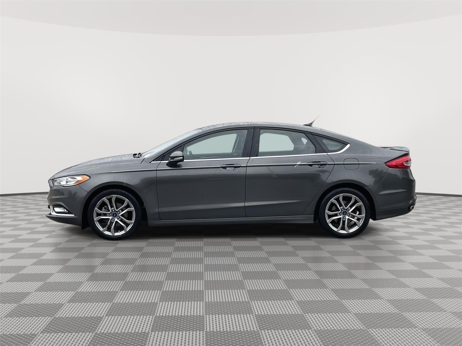 Used 2017 Ford Fusion SE Sedan