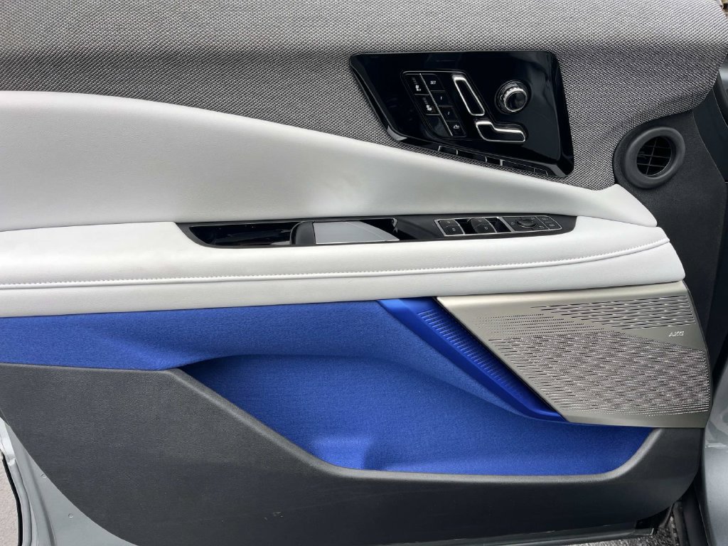 2027 Cadillac OPTIQ Sport - Photo 23
