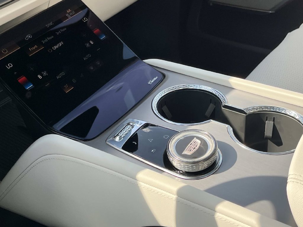 2027 Cadillac VISTIQ Sport - Photo 29