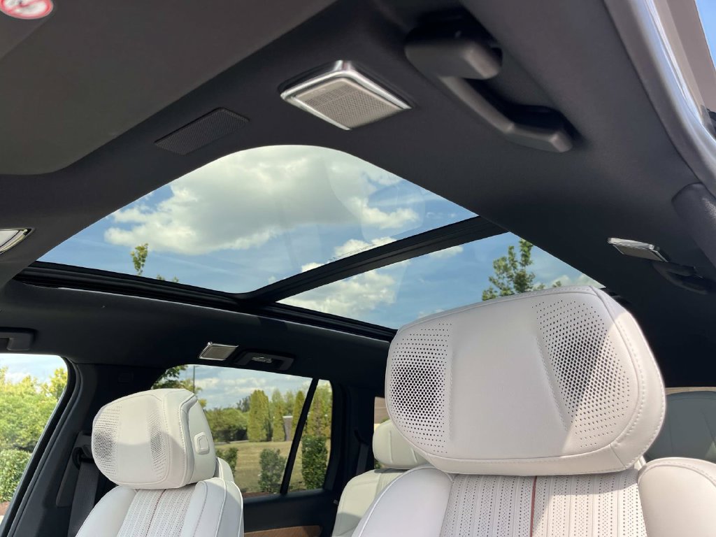 2027 Cadillac VISTIQ Sport - Photo 25