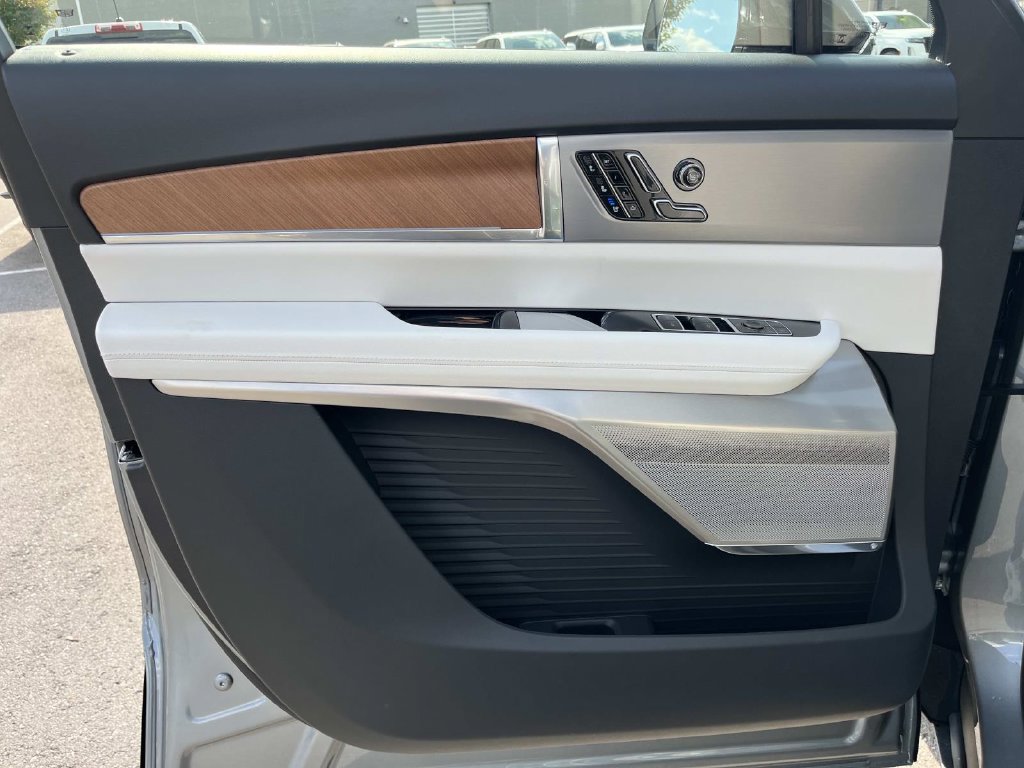 2027 Cadillac VISTIQ Sport - Photo 22
