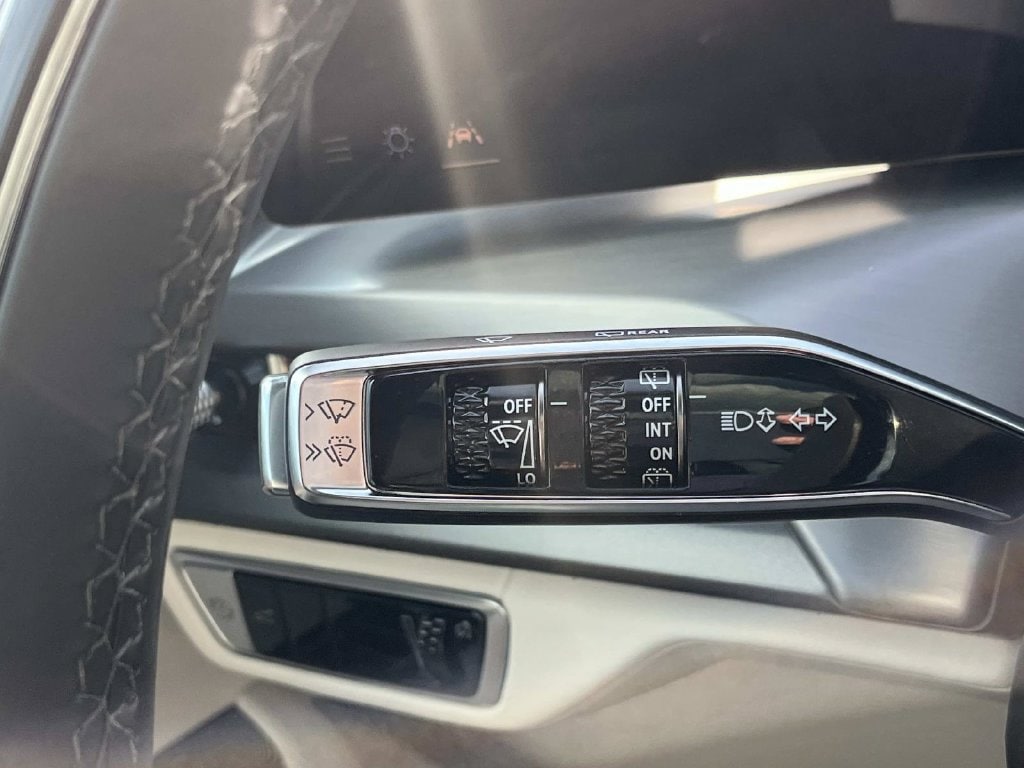 2027 Cadillac VISTIQ Sport - Photo 33