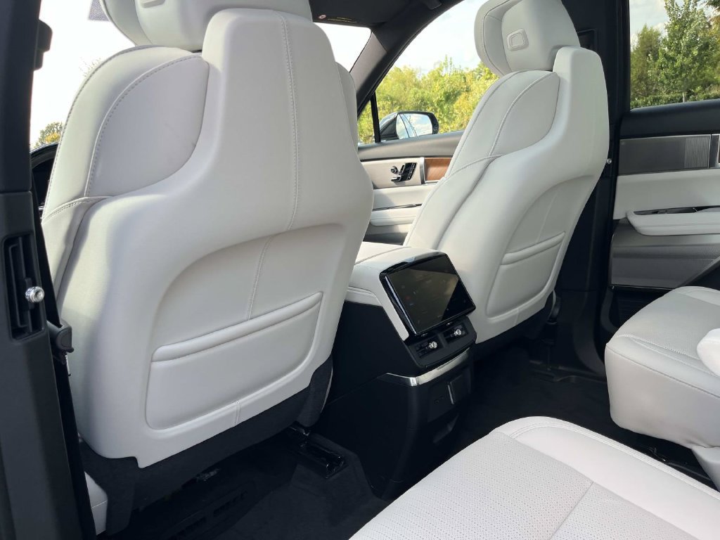 2027 Cadillac VISTIQ Sport - Photo 19