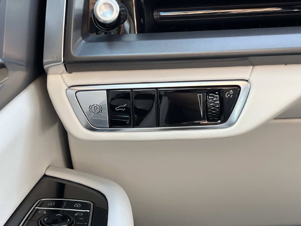 2027 Cadillac VISTIQ Sport - Photo 30