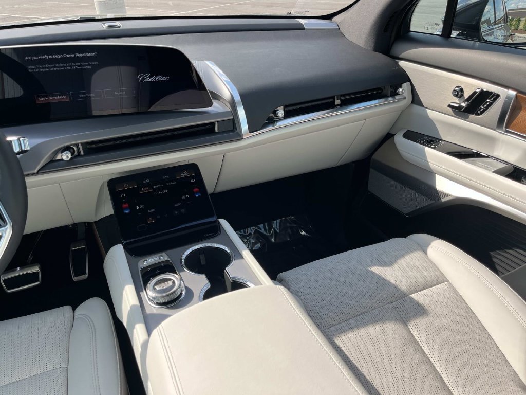 2027 Cadillac VISTIQ Sport - Photo 15