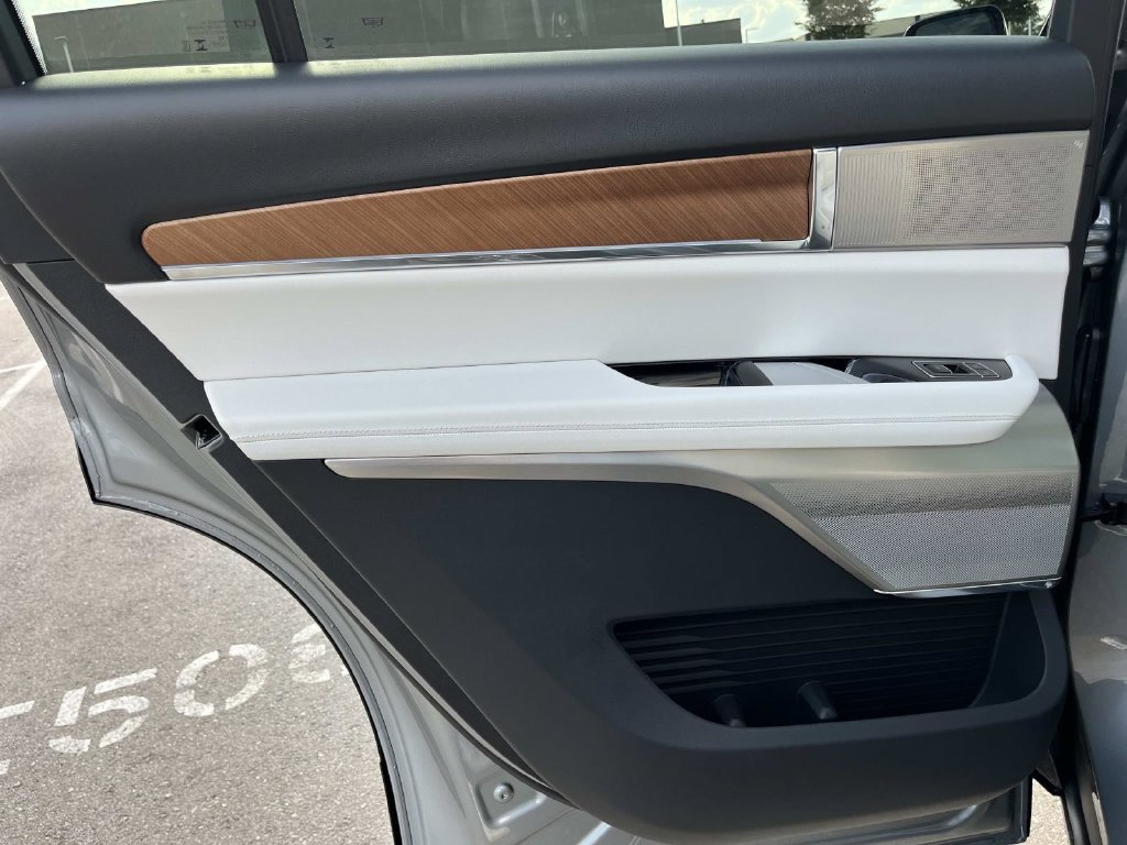 2027 Cadillac VISTIQ Sport - Photo 20