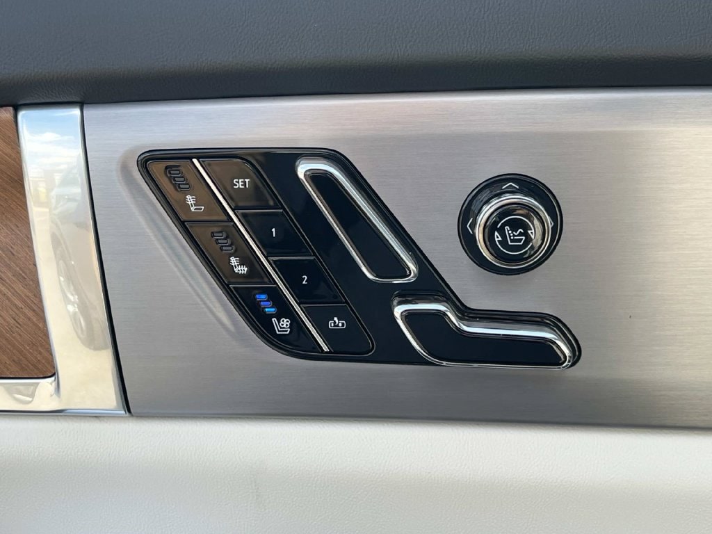 2027 Cadillac VISTIQ Sport - Photo 24