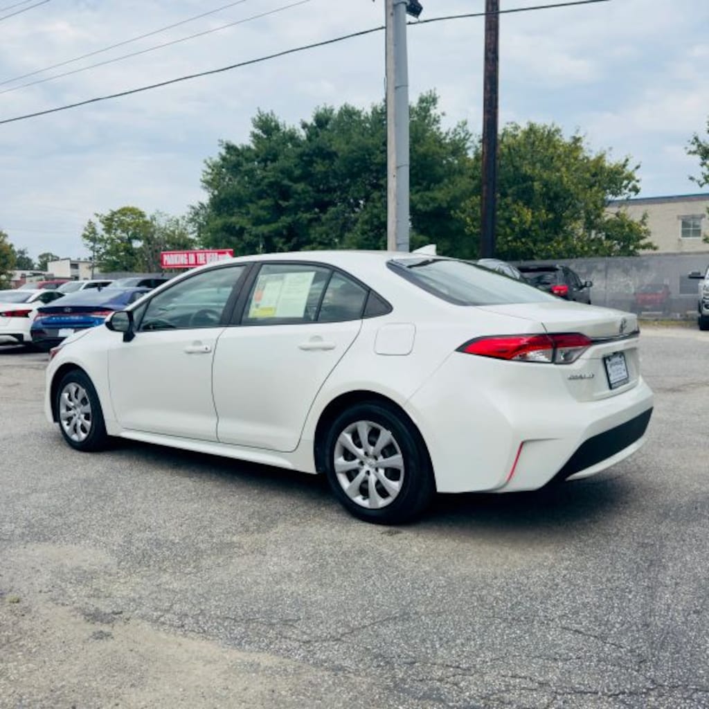 Used 2021 Toyota Corolla LE Sedan 4D Sedan