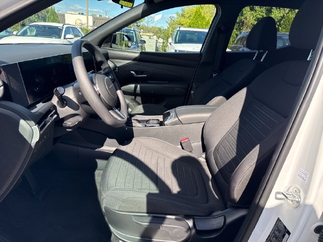 2025 Hyundai Santa Cruz SE - Photo 9