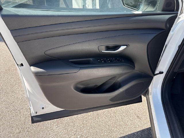 2025 Hyundai Santa Cruz SE - Photo 10