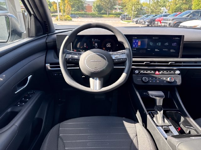 2025 Hyundai Santa Cruz SE - Photo 13