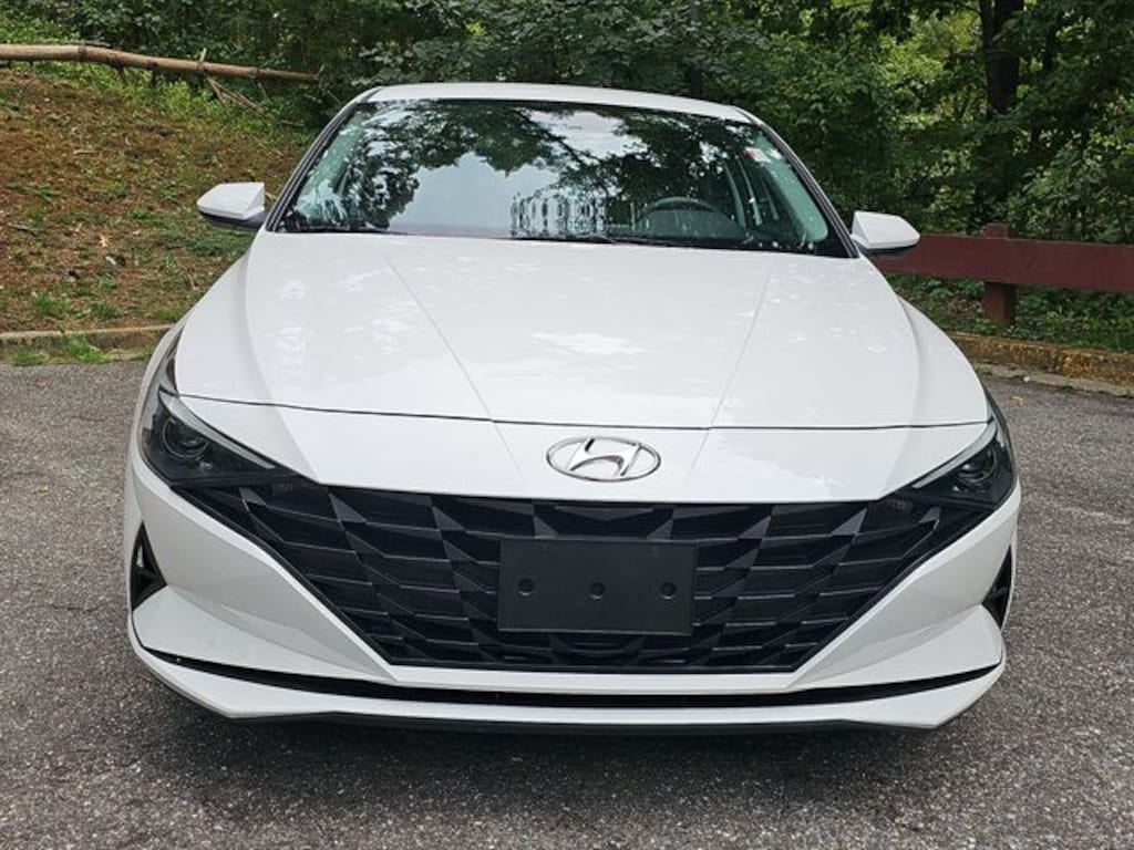 Used 2023 Hyundai Elantra SE