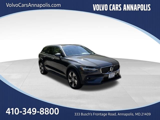 2025 Volvo V60 Cross Country