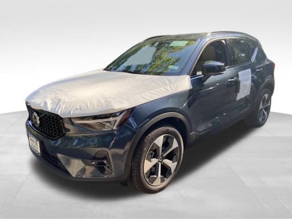 New 2026 Volvo XC40 B5 Plus SUV