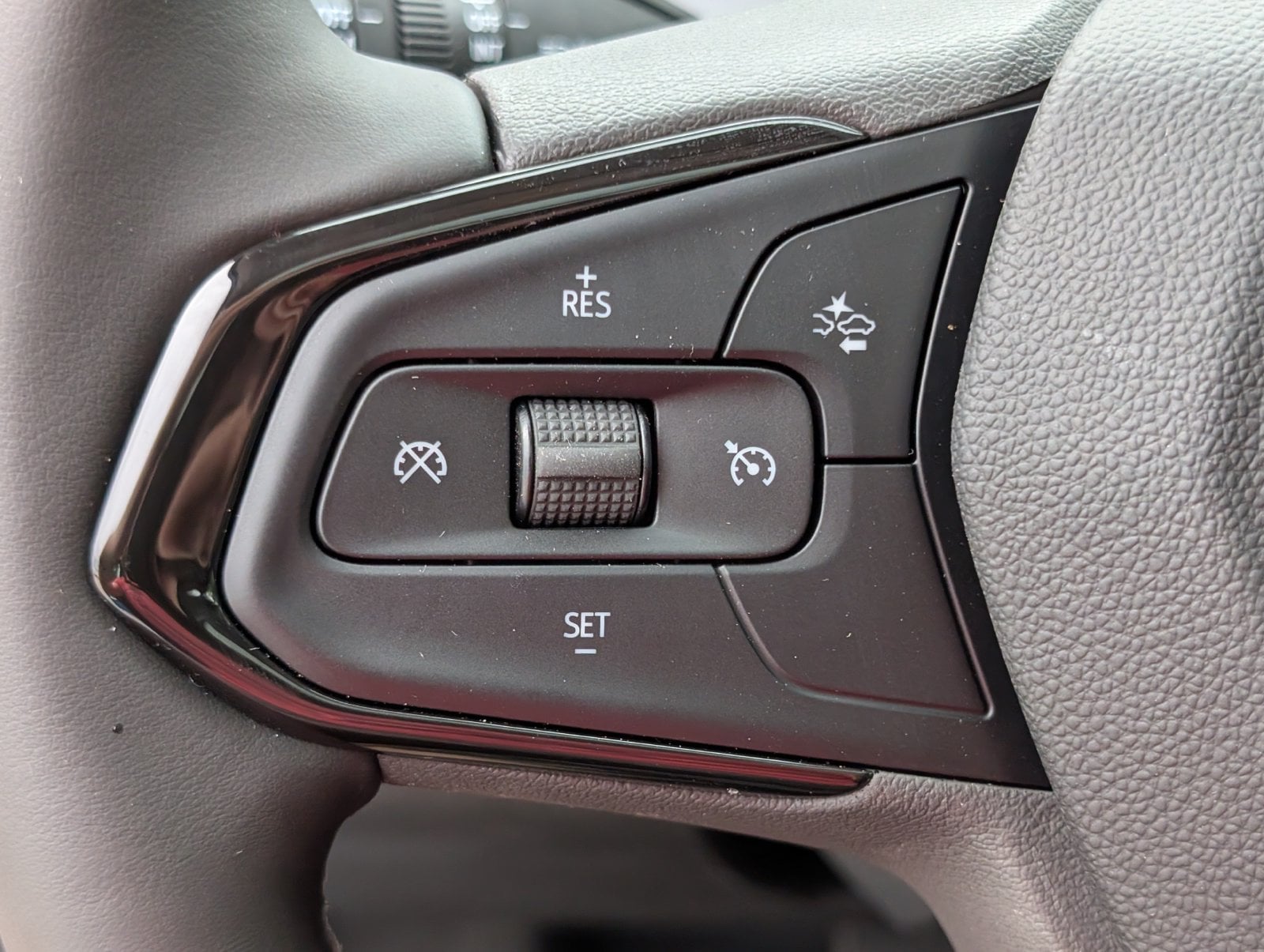 2027 Chevrolet Bolt RS - Photo 18