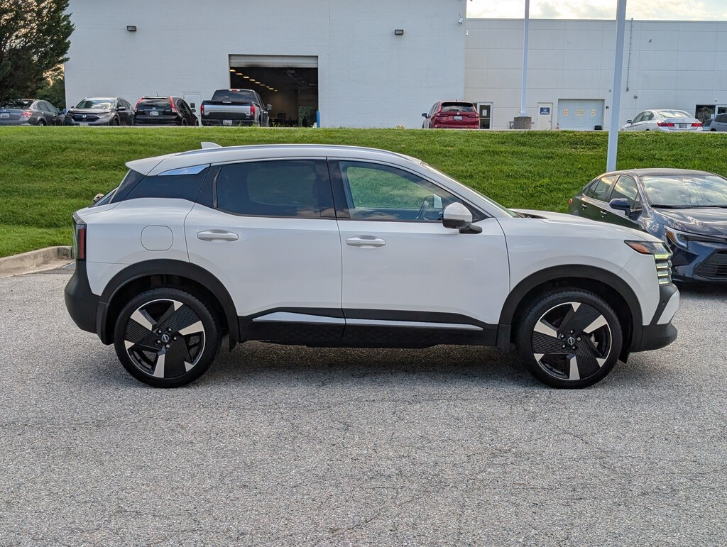 Used 2025 Nissan Kicks SR SR AWD
