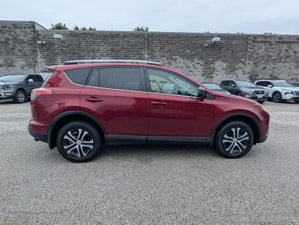 Used 2018 Toyota RAV4 LE LE AWD