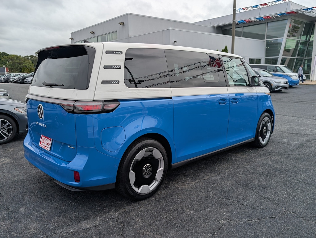 Used 2025 Volkswagen ID. Buzz Pro S Plus Pro S Plus 4MOTION w/Two-Tone