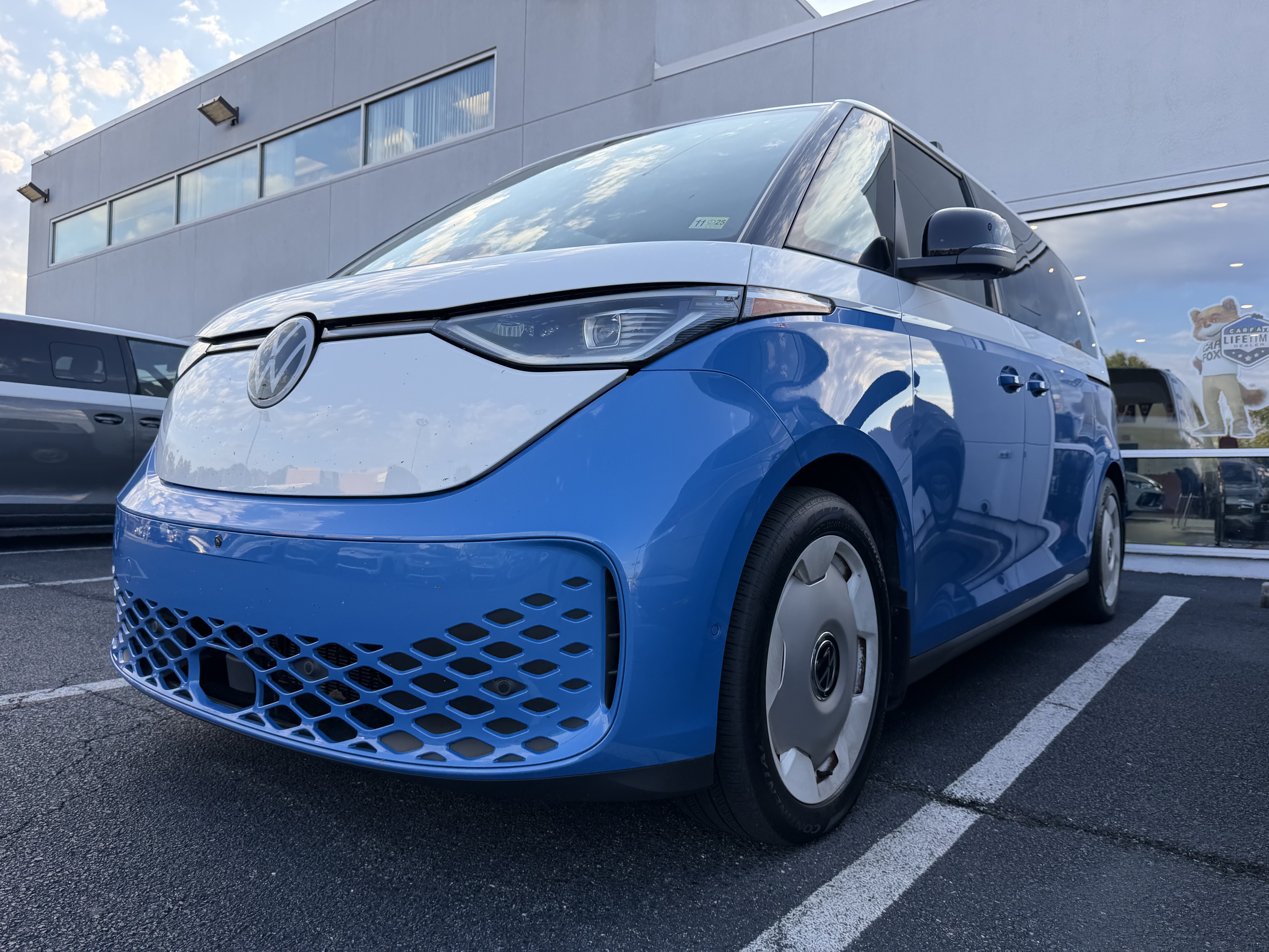 Used 2025 Volkswagen ID. Buzz 1st Edition 1st Edition 4MOTION w/Two-Tone