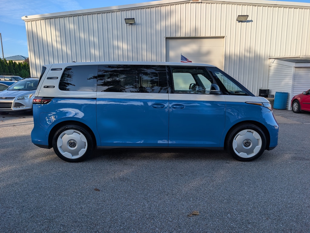 Used 2025 Volkswagen ID. Buzz 1st Edition 1st Edition RWD w/Two-Tone