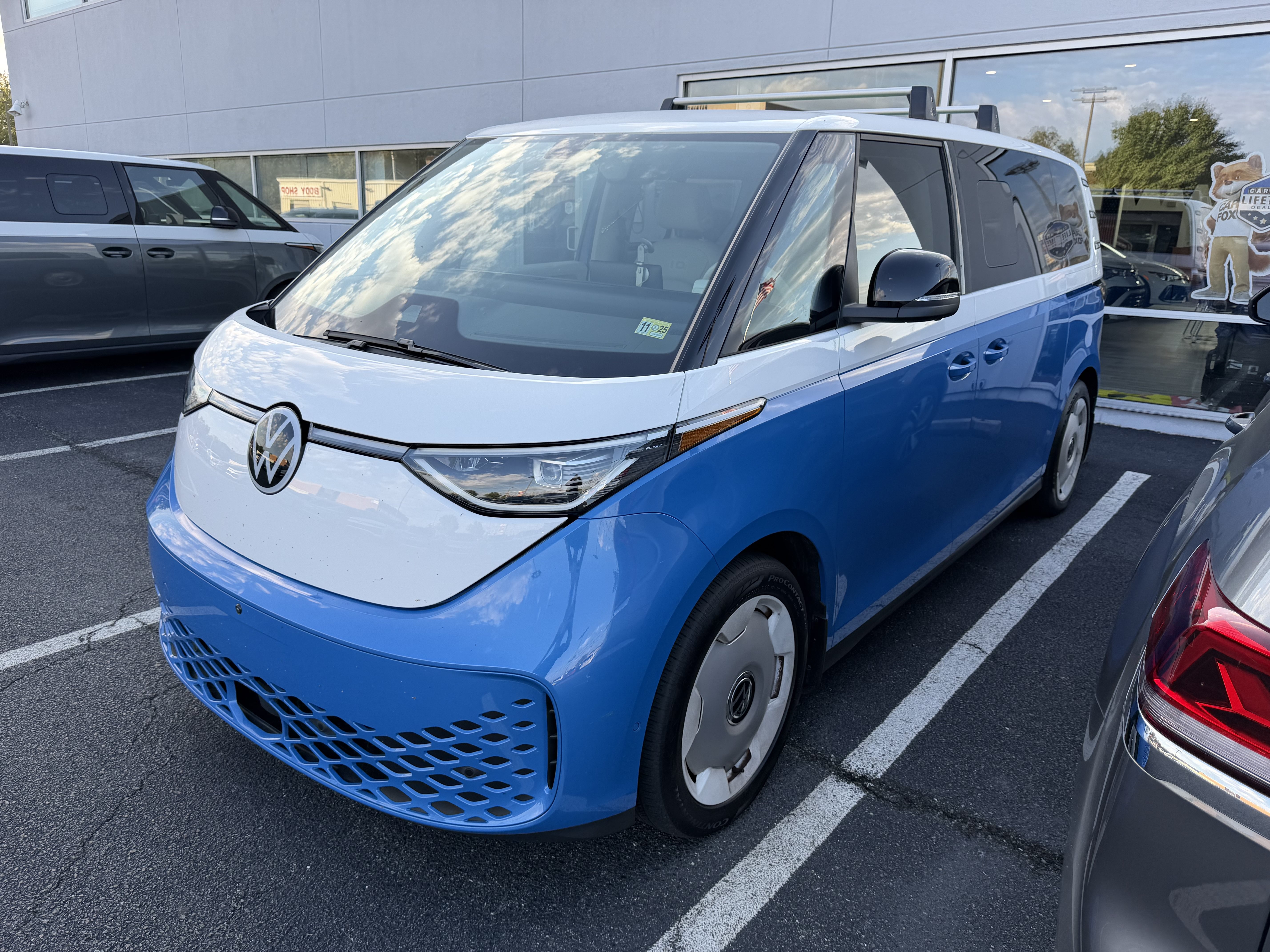 Used 2025 Volkswagen ID. Buzz 1st Edition 1st Edition 4MOTION w/Two-Tone