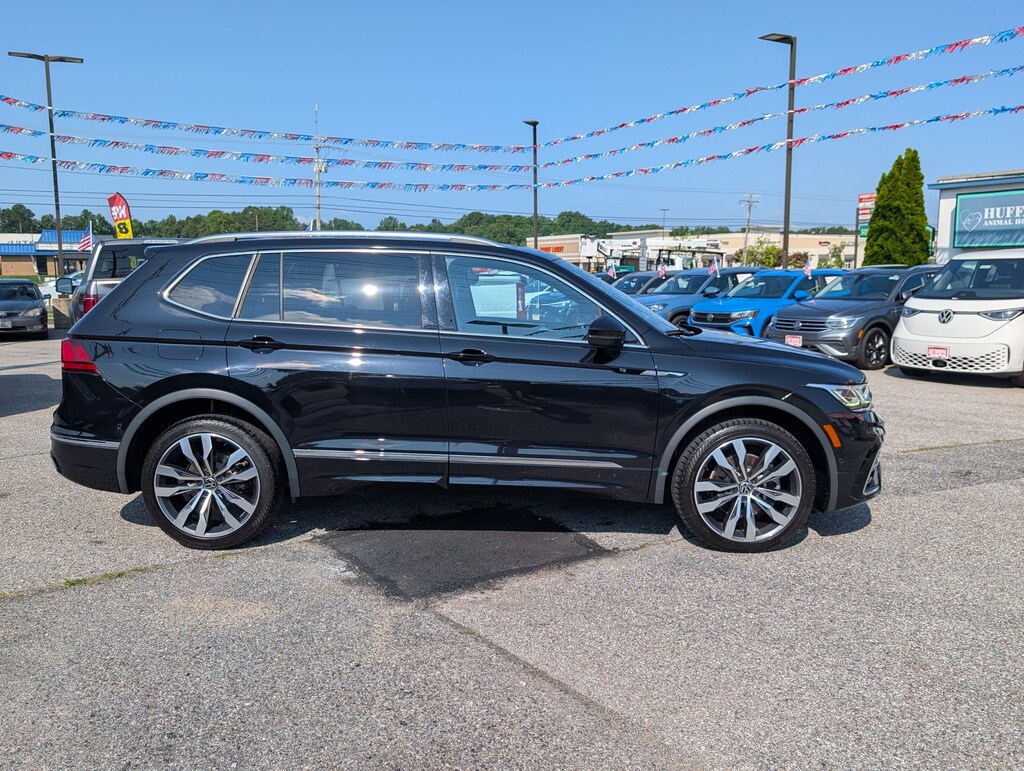 Used 2022 Volkswagen Tiguan SEL R-Line 2.0T SEL R-Line 4MOTION