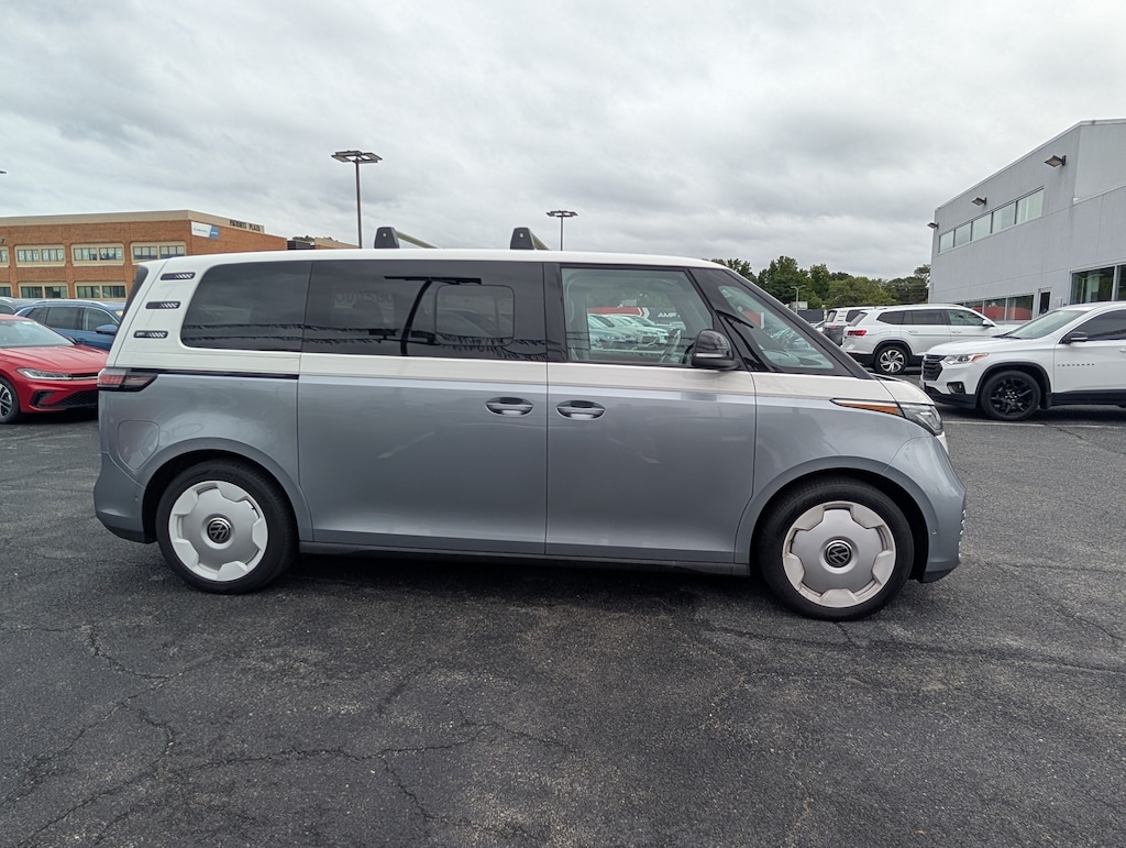 Used 2025 Volkswagen ID. Buzz 1st Edition 1st Edition 4MOTION w/Two-Tone