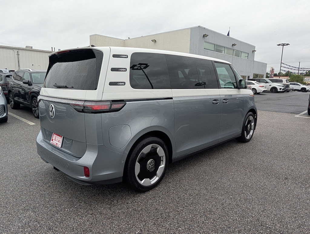 Used 2025 Volkswagen ID. Buzz Pro S Plus Pro S Plus RWD w/Two-Tone