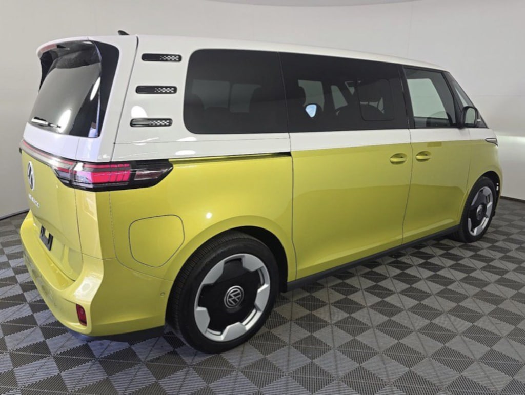 Used 2025 Volkswagen ID. Buzz Pro S Plus Pro S Plus RWD w/Two-Tone