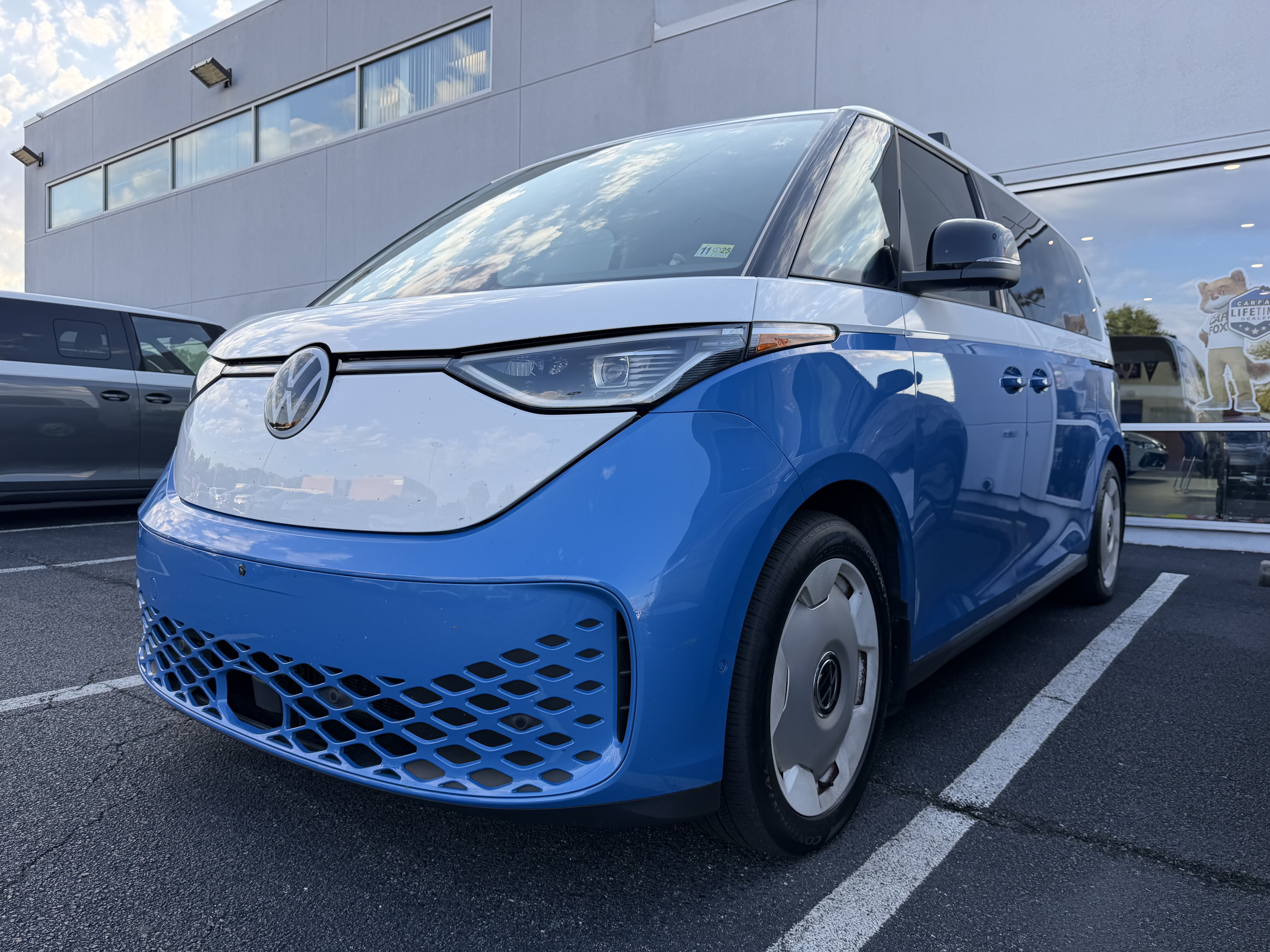Used 2025 Volkswagen ID. Buzz 1st Edition 1st Edition 4MOTION w/Two-Tone