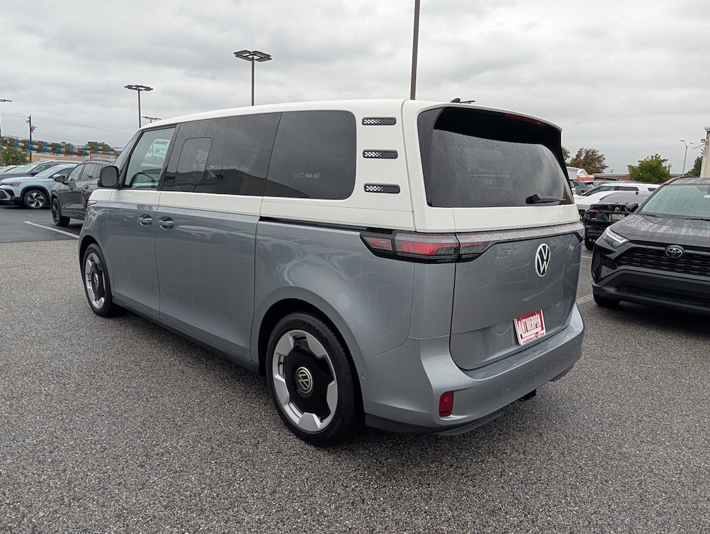 Used 2025 Volkswagen ID. Buzz Pro S Plus Pro S Plus RWD w/Two-Tone