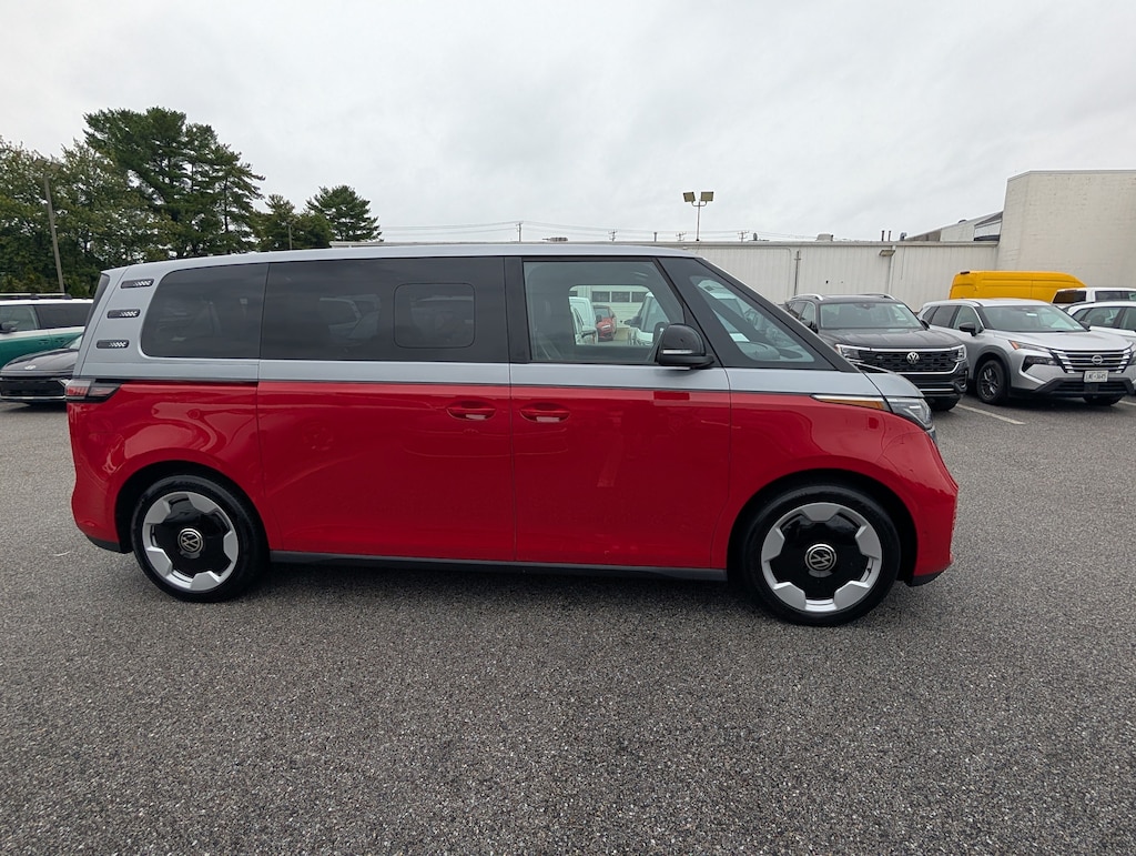 Used 2025 Volkswagen ID. Buzz Pro S Plus Pro S Plus 4MOTION w/Two-Tone
