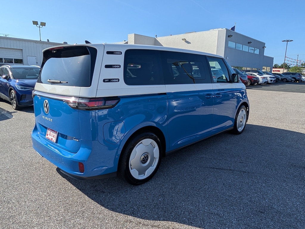 Used 2025 Volkswagen ID. Buzz 1st Edition 1st Edition 4MOTION w/Two-Tone